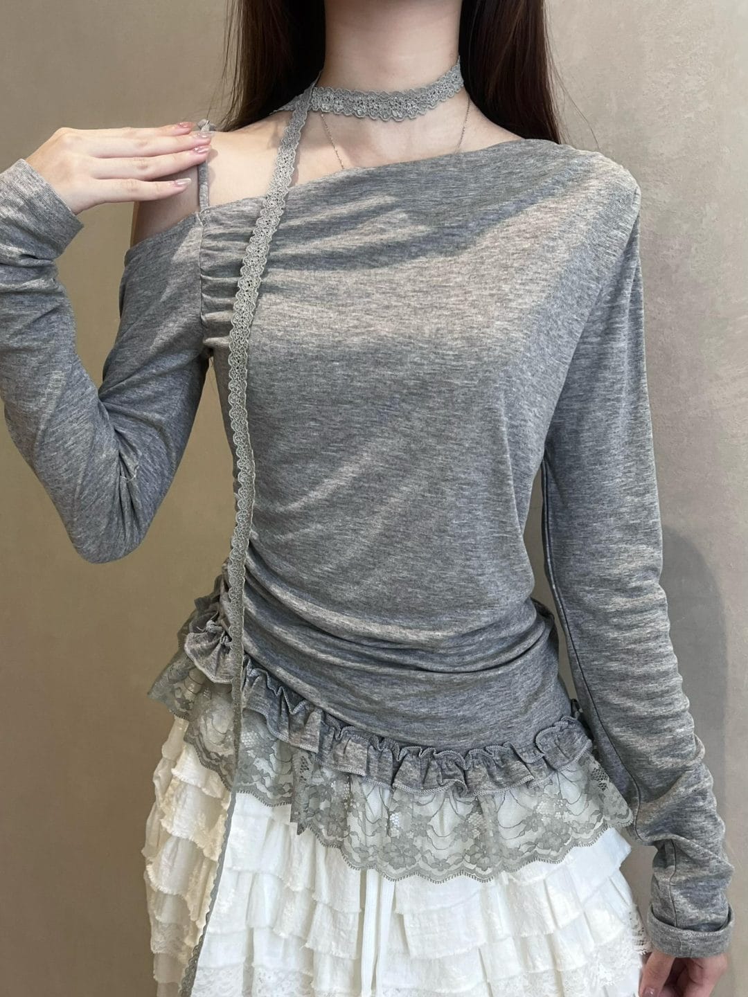 蕾丝斜肩上衣
