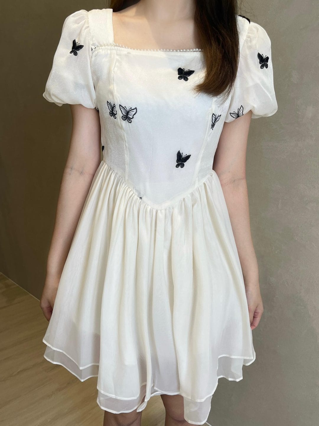 刺绣收腰蓬蓬公主裙