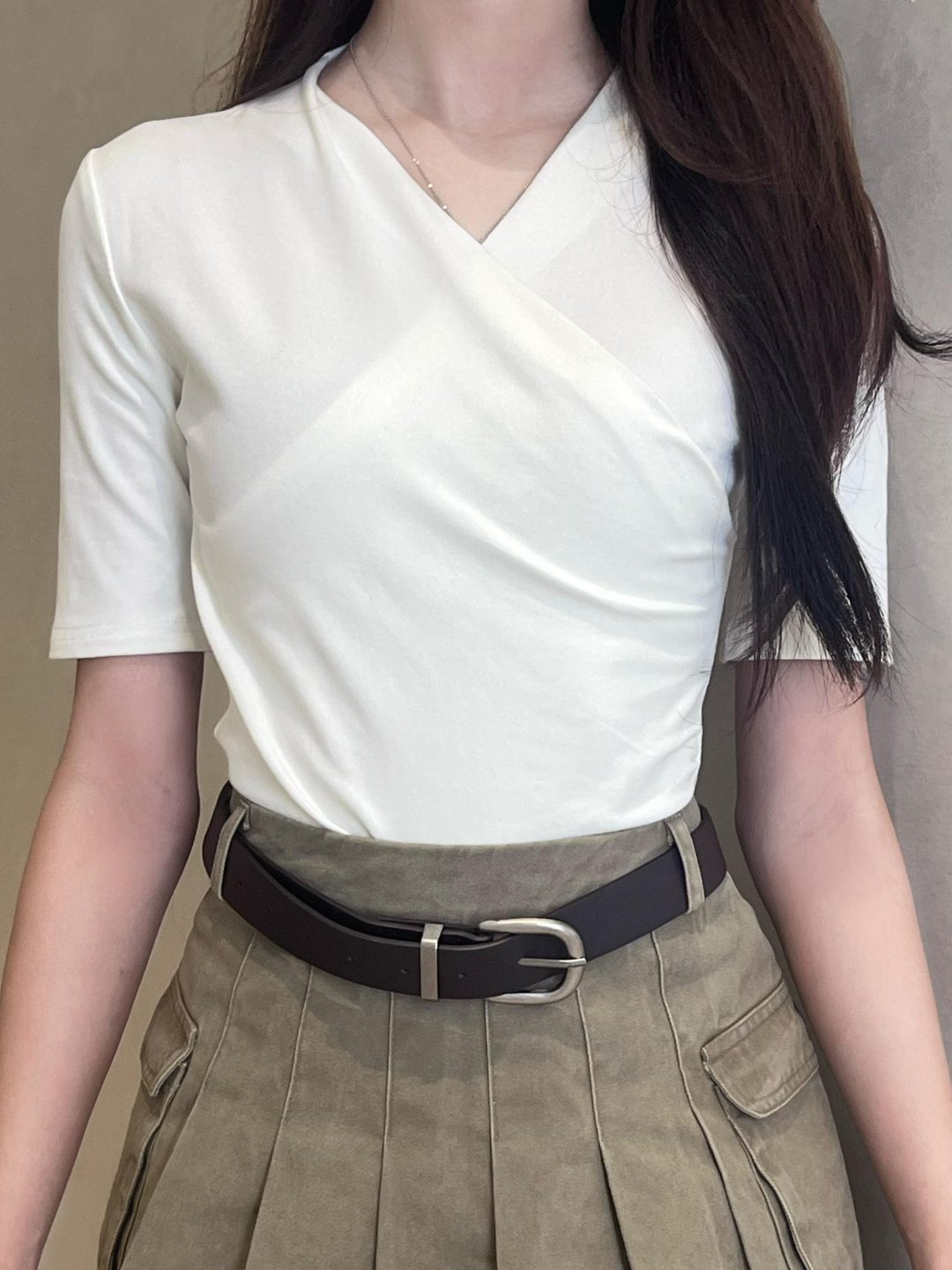 交叉V领皱褶短袖上衣