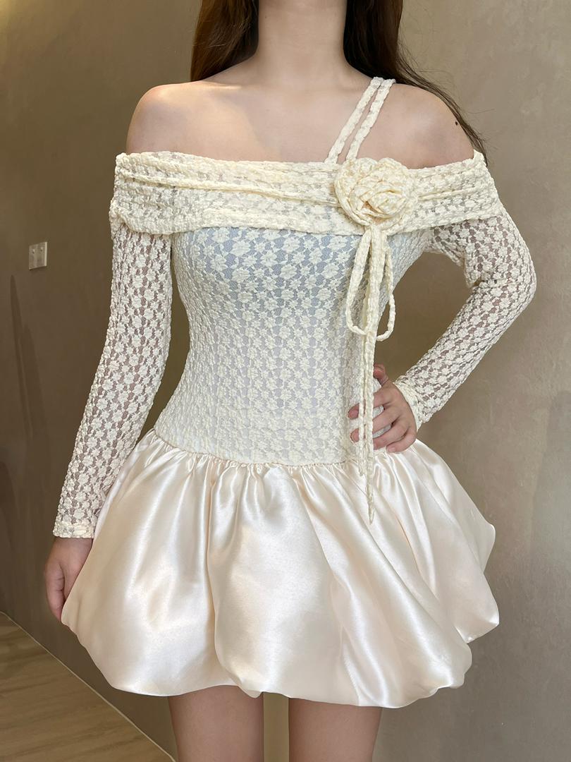 立体花朵一字肩镂空连衣裙