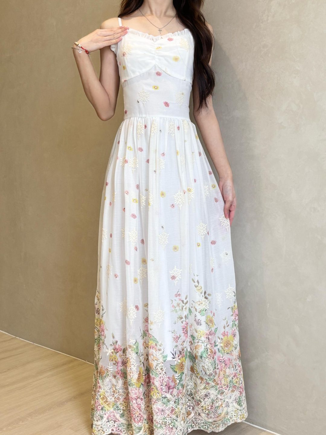 度假风温柔碎花吊带连衣裙