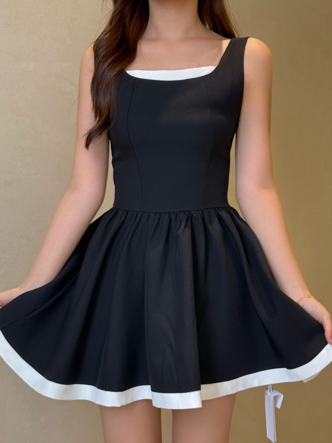 撞色无袖A字连衣裙