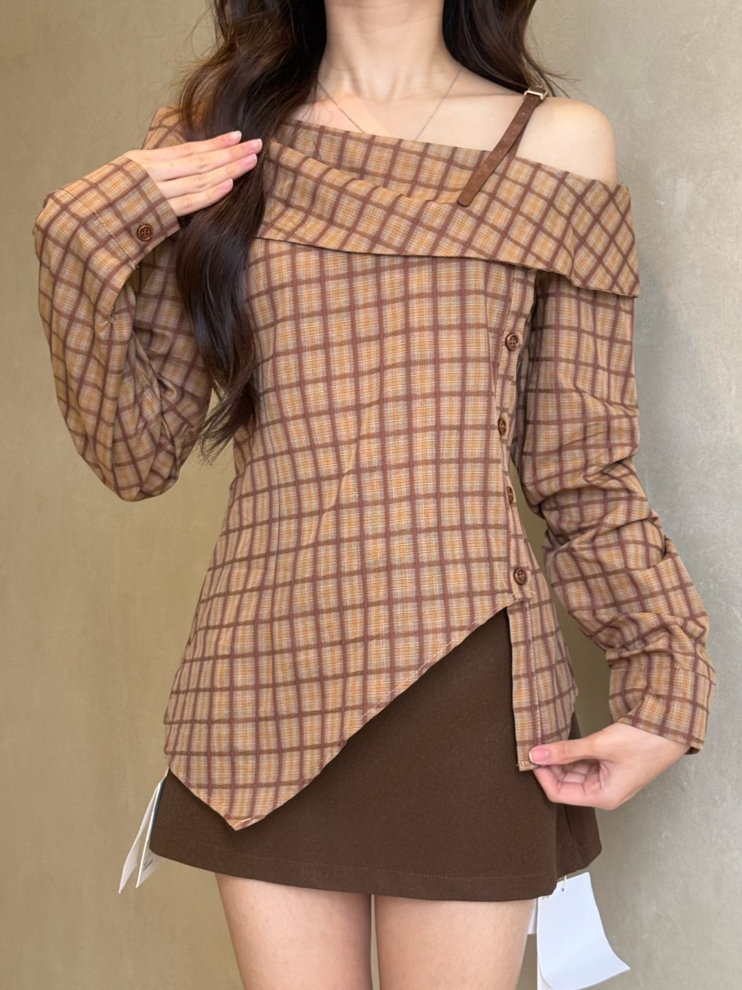 复古格纹斜肩衬衫