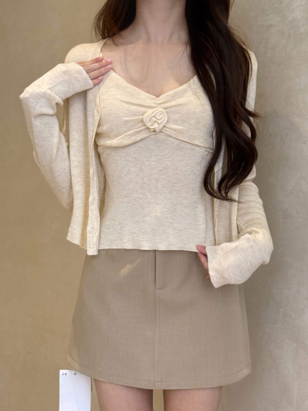 立体花朵吊带长袖开衫两件套