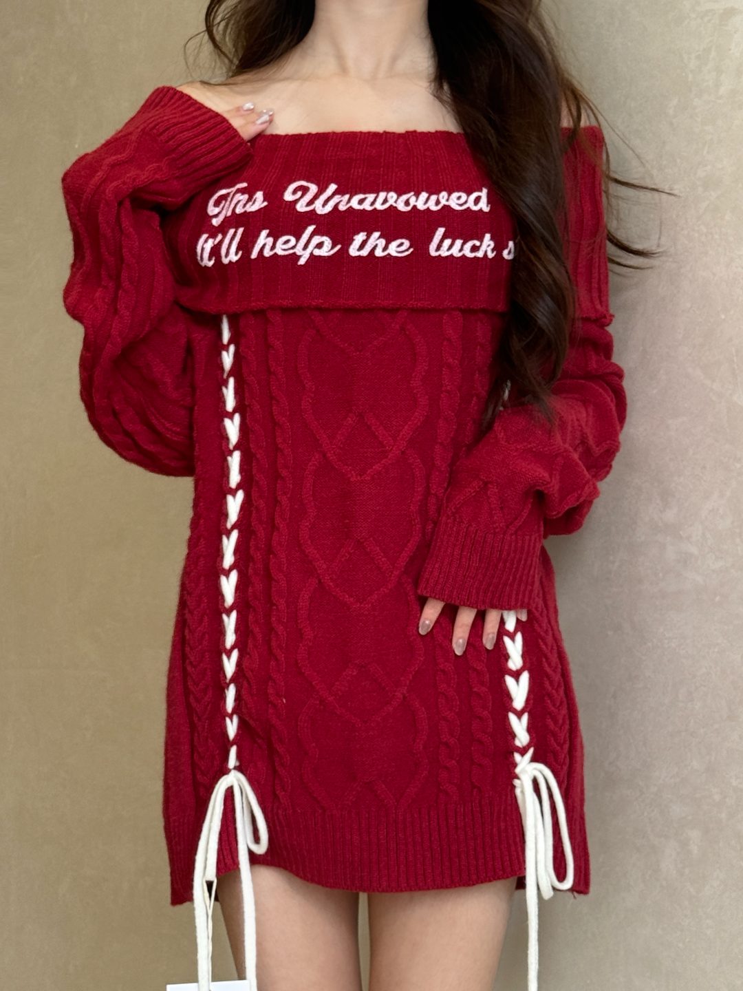 一字领露肩针织系带毛衣