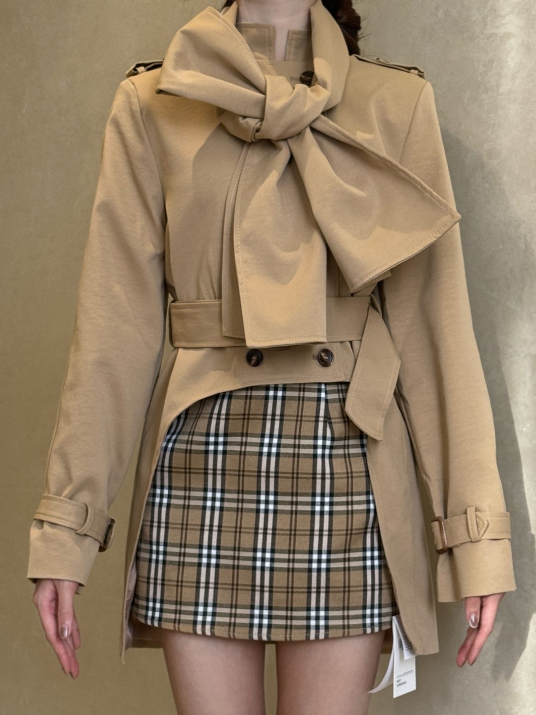 复古英伦风围脖风衣+格纹半身裙套装