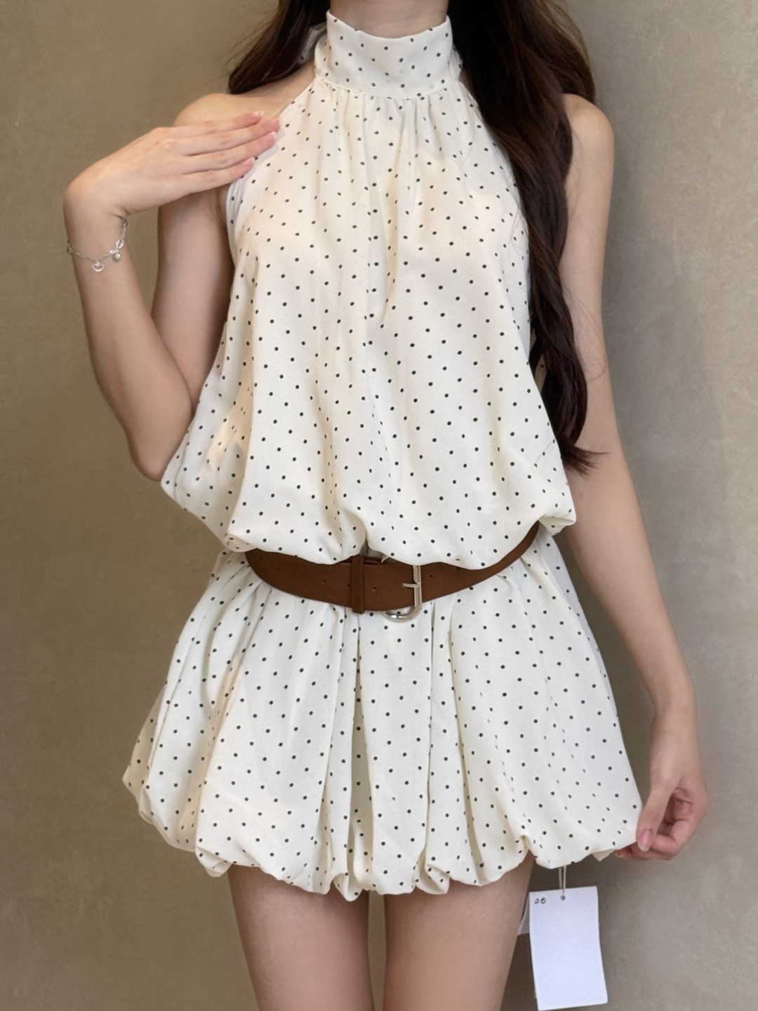 挂脖无袖波点连衣裙