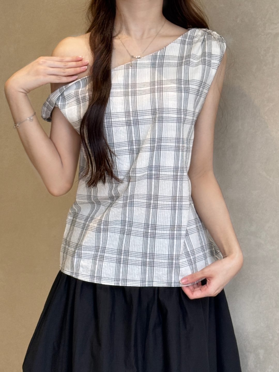 复古格纹不对称纽结无袖上衣