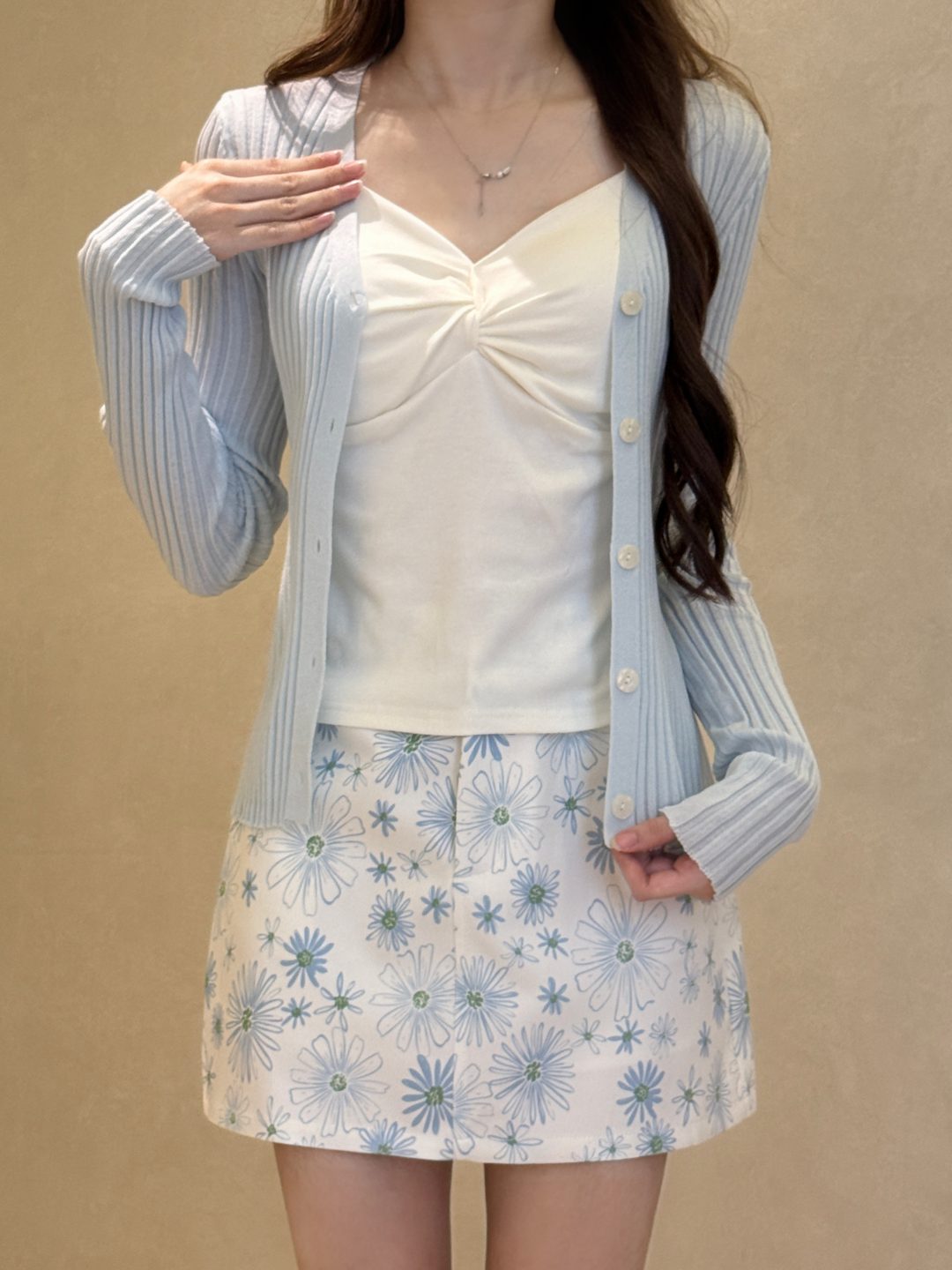 竖条针织开衫+吊带背心+雏菊印花半身裙三件套