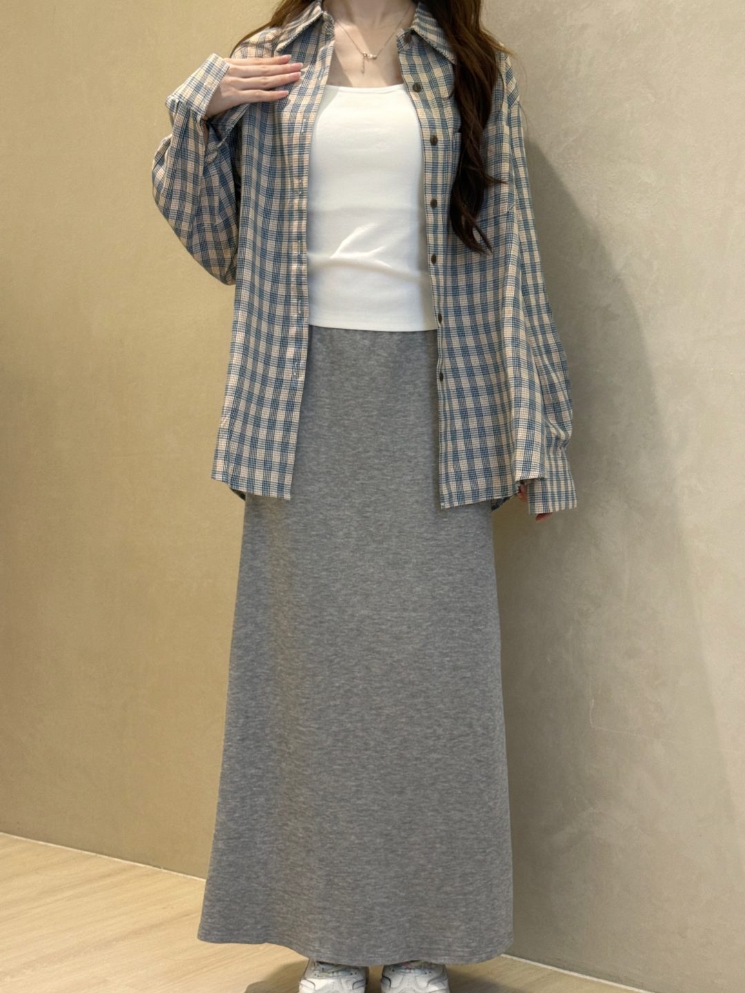 松弛感格子衬衫+百搭花边背心+高腰显瘦半裙三件套